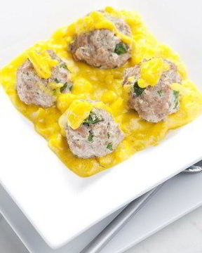 Куриные котлеты с киноа и яблочным соусом