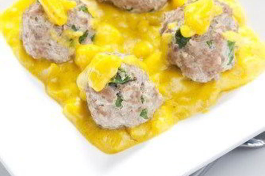 Рецепт куриных котлет с киноа и яблочным соусом