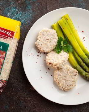 Паровые котлетки из индейки с рисом