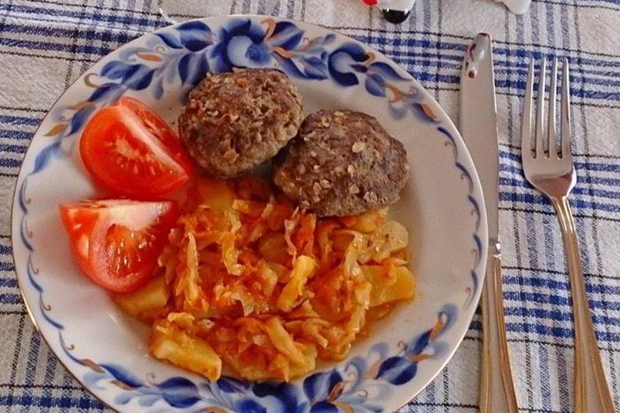 Рецепт золотистой капусты с картофелема и гречневых котлет