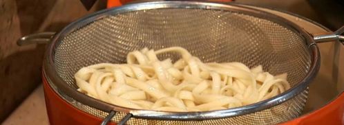 лапша с креветками, овощами и яйцом. Шаг 4