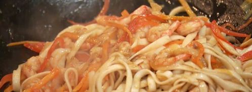 лапша с креветками, овощами и яйцом. Шаг 5