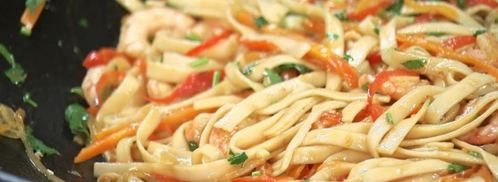 лапша с креветками, овощами и яйцом. Шаг 6