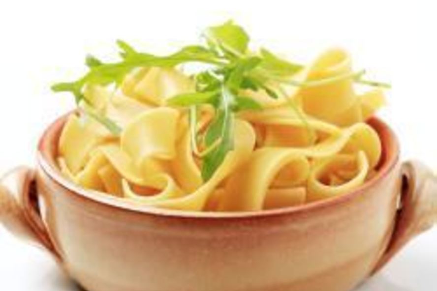 Рецепт лапши с куриным филе в сливочном соусе