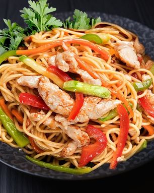 Лапша вок в кисло-сладком соусе