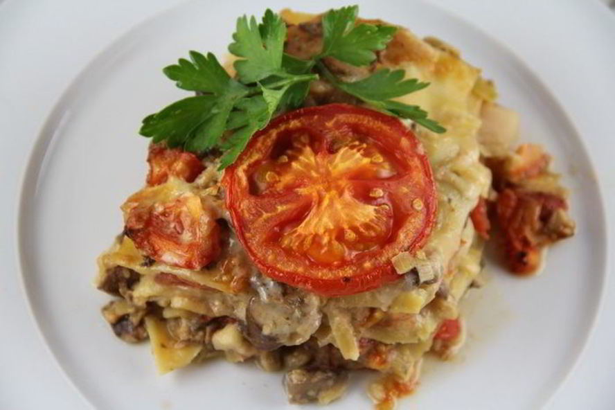 Рецепт лазаний с грибами, луком-пореем и сыром чеддер