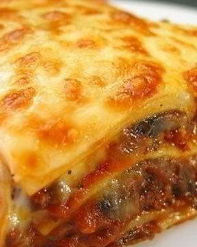 Лазанья с заправкой под сырным соусом