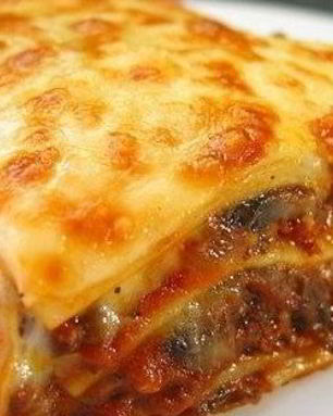 Лазанья с заправкой под сырным соусом
