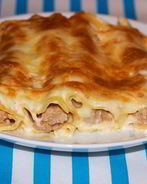 Каннеллони с фаршем под соусом бешамель