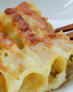 Каннеллони с курицей, ветчиной и грибами