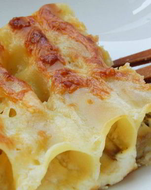 Каннеллони с курицей, ветчиной и грибами
