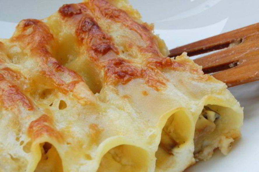 Рецепт каннеллонь с курицей, ветчиной и грибами