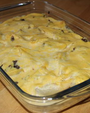 Конкильони, фаршированные индейкой, со сливочно-тыквенным соусом