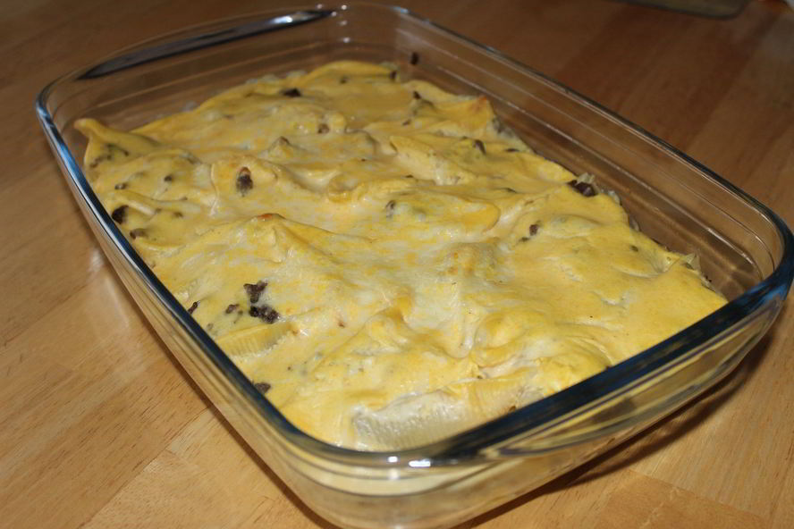 Рецепт конкильонь, фаршированных индейкой, со сливочно-тыквенным соусом