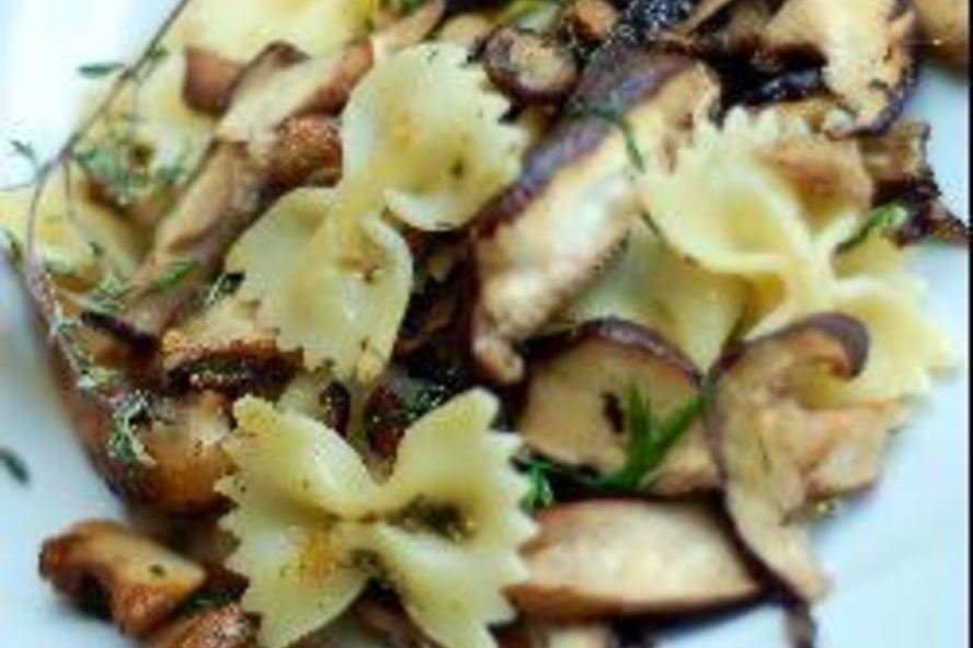 Рецепт макарон бантики с жареными грибами