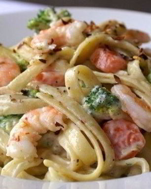 Макароны с креветками в чесночно-сливочном соусе