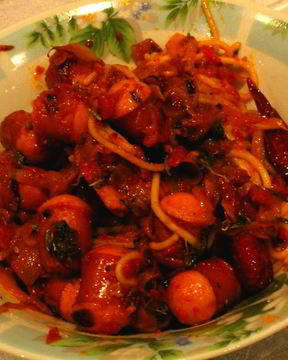 Макароны с сардельками в томатном соусе