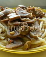 Макароны с шампиньонами под сливочным соусом