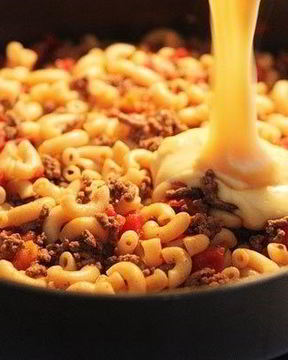 Макароны с сырно-мясным соусом