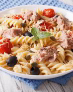 Макароны с тунцом и маслинами