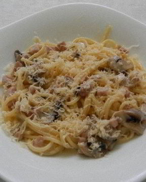 Макароны с ветчиной и грибами