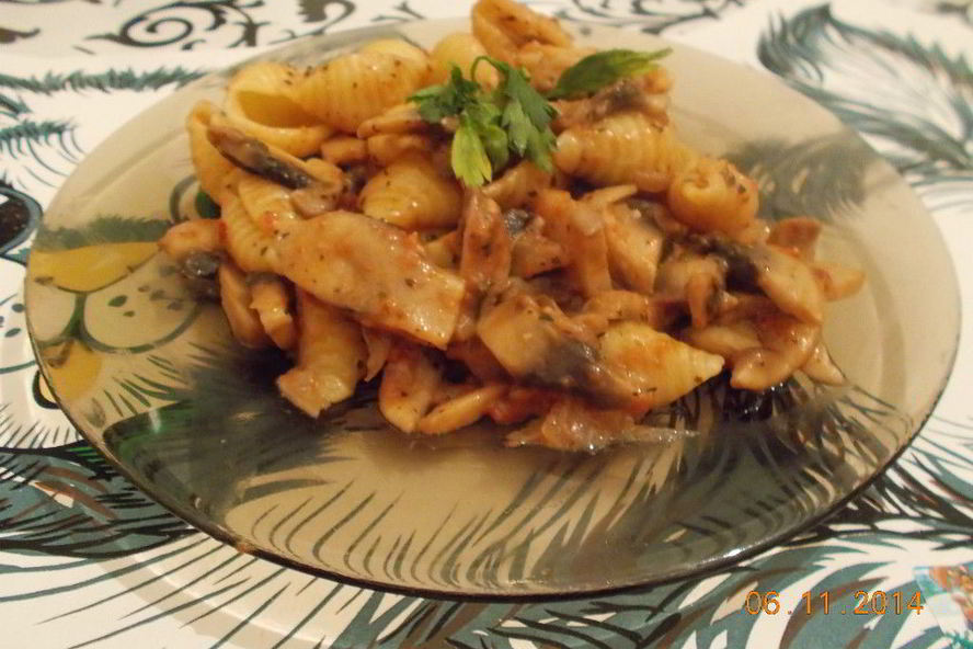 Рецепт пасты с грибами и луком