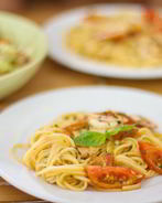 Паста с креветками и базиликом