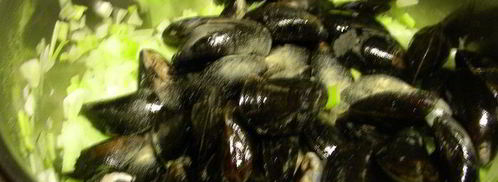 паста с мидиями, шафраном и белым вином. Шаг 3