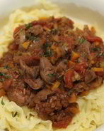 Паста с соусом из куриной печени и помидоров