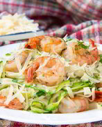 Паста с цукини, креветками и сыром