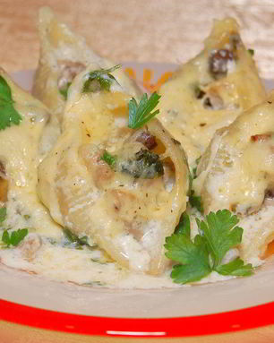 Ракушки, фаршированные курицей и грибами
