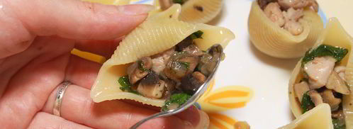 ракушки, фаршированные курицей и грибами. Шаг 5
