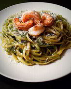Спагетти и с чукой и креветками