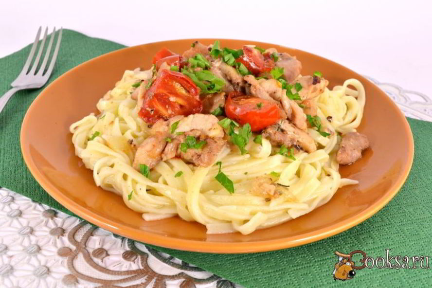 Рецепт спагетти с обжаренной курицей и черри