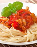 Спагетти с овощами и куриной грудкой