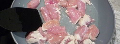 яркая паста с горошком, перцем и индейкой. Шаг 2