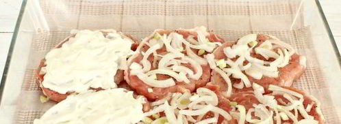 мясо по-французски с помидорами. Шаг 3