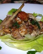 Кролик, запеченный в сметане, с каштанами