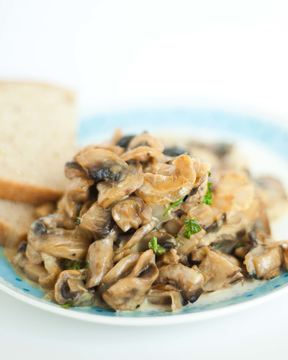 Куриное филе с грибами в сливочном соусе