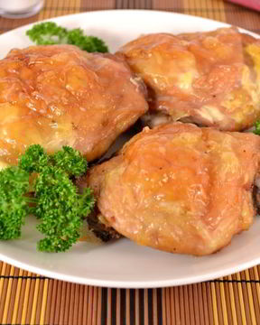 Куриные бедрышки фаршированные сыром и чесноком