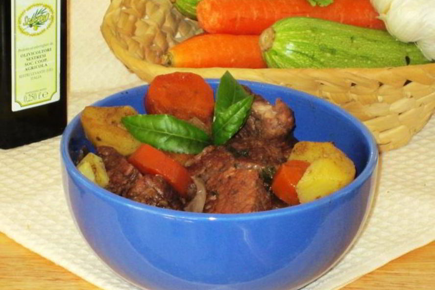 Рецепт мяса, тушенного с горьким шоколадом