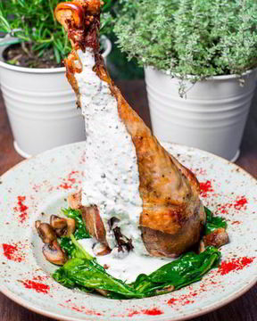 Нога индейки в горчичном соусе