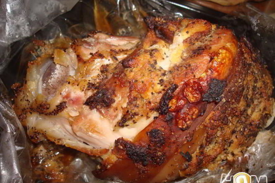 Рецепт рульки запеченной с чеснокома