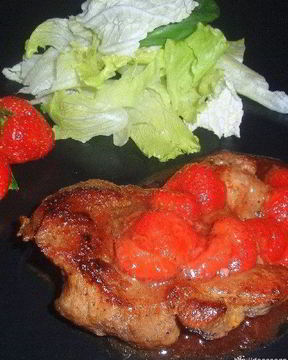 Свинина с клубникой