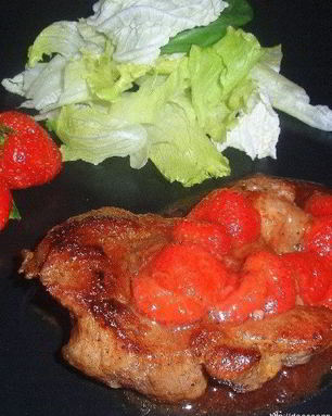 Свинина с клубникой