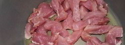 свинина с помидорами в мультиварке. Шаг 2