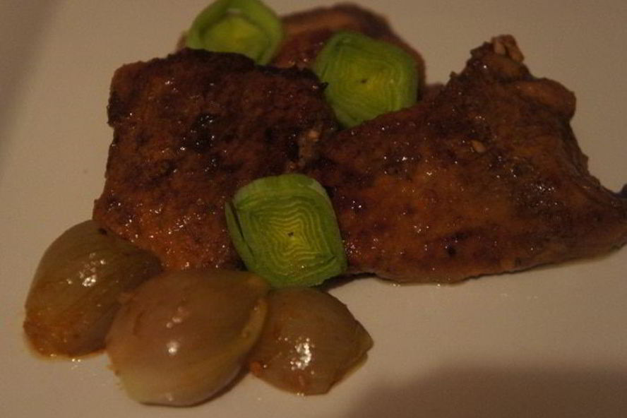 Рецепт телятины пряной с луком-шалот