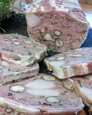 Террин из кролика с фундуком