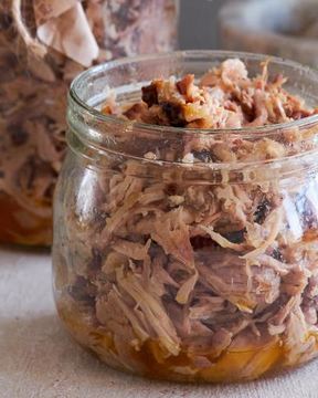 Томленная в духовке свиная лопатка