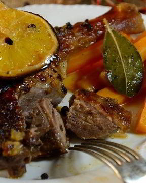 Утиные окорочка с апельсинами в духовке